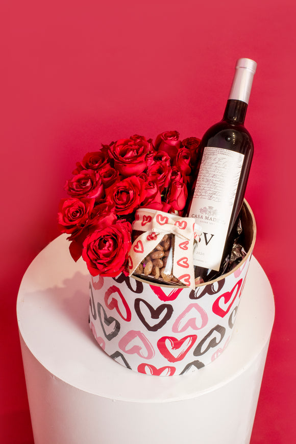 Caja de rosas y vino